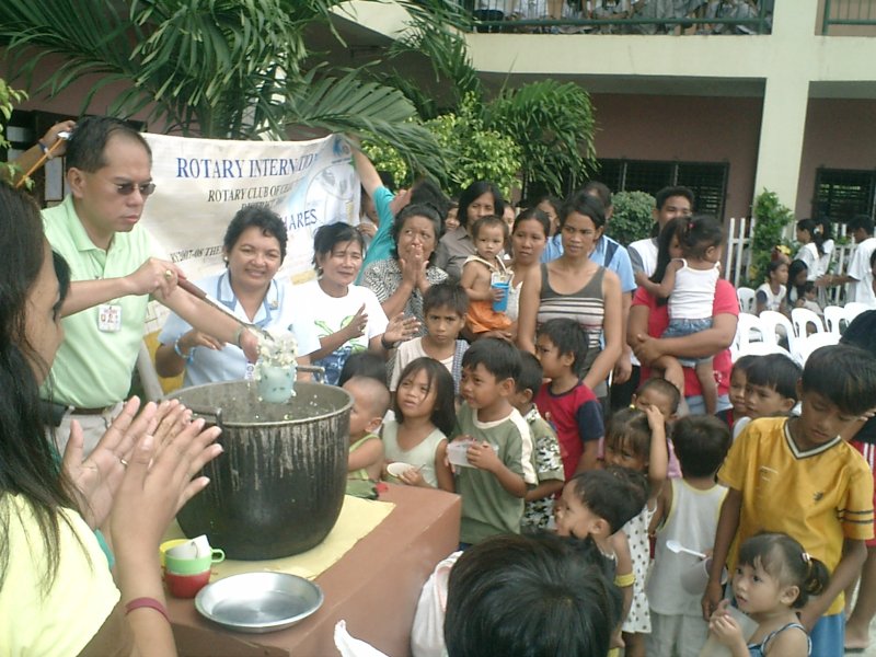 feeding-malnourished-children