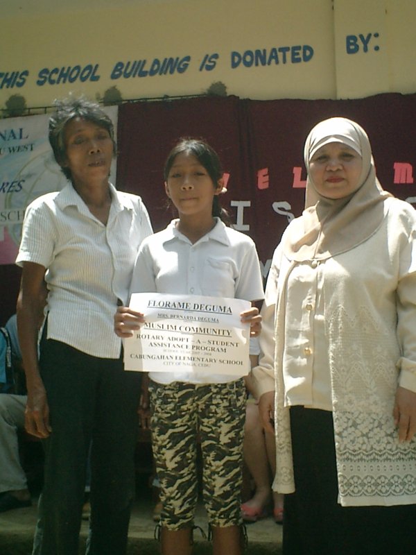 muslim-community-adopting-a-christian-child