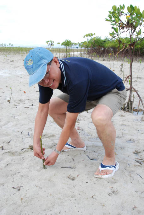 promoting-environmental-mangrove-planting